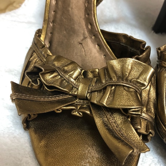 Gold sandals with ankle straps - Picture 3 of 5